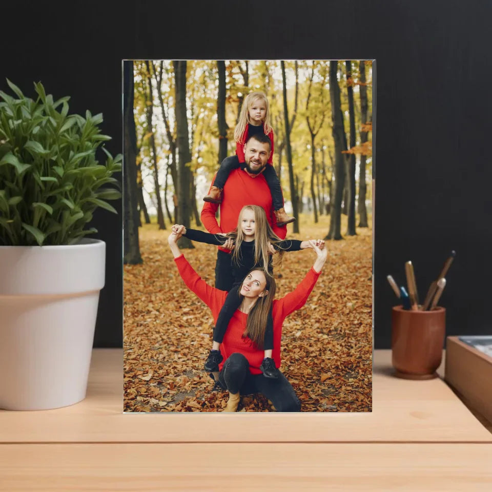 pikaso_reimagine_A-clear-glass-plaque-on-a-wooden-table-with-a-city (3)