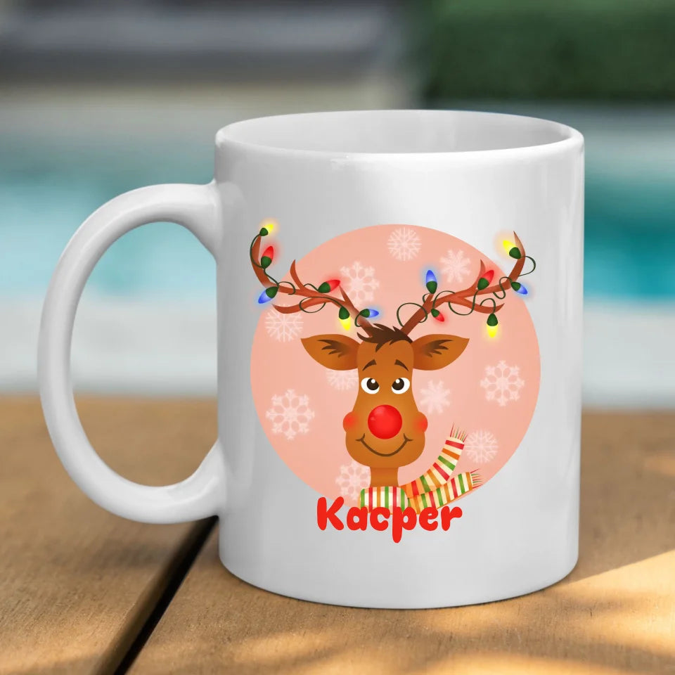 Renifer w girlandzie - Kubek, wyjątkowy prezent na Mikołajki dla dzieci
