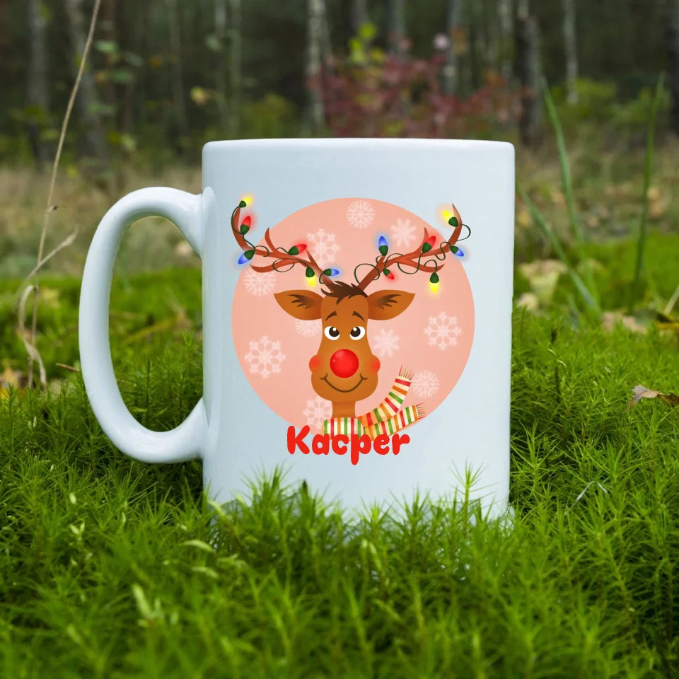 Renifer w girlandzie - Kubek, wyjątkowy prezent na Mikołajki dla dzieci