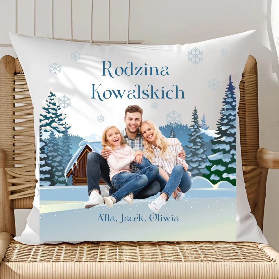Zimowe zdjęcie rodzinne z imionami - poduszka, spersonalizowany prezent dla rodziny