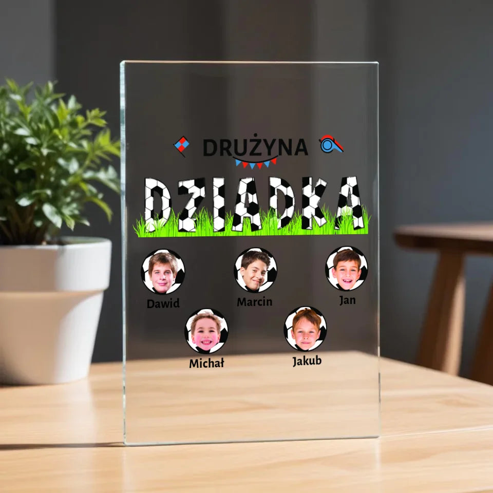 pikaso_reimagine_A-clear-glass-plaque-on-a-wooden-table-with-a-blur (18)