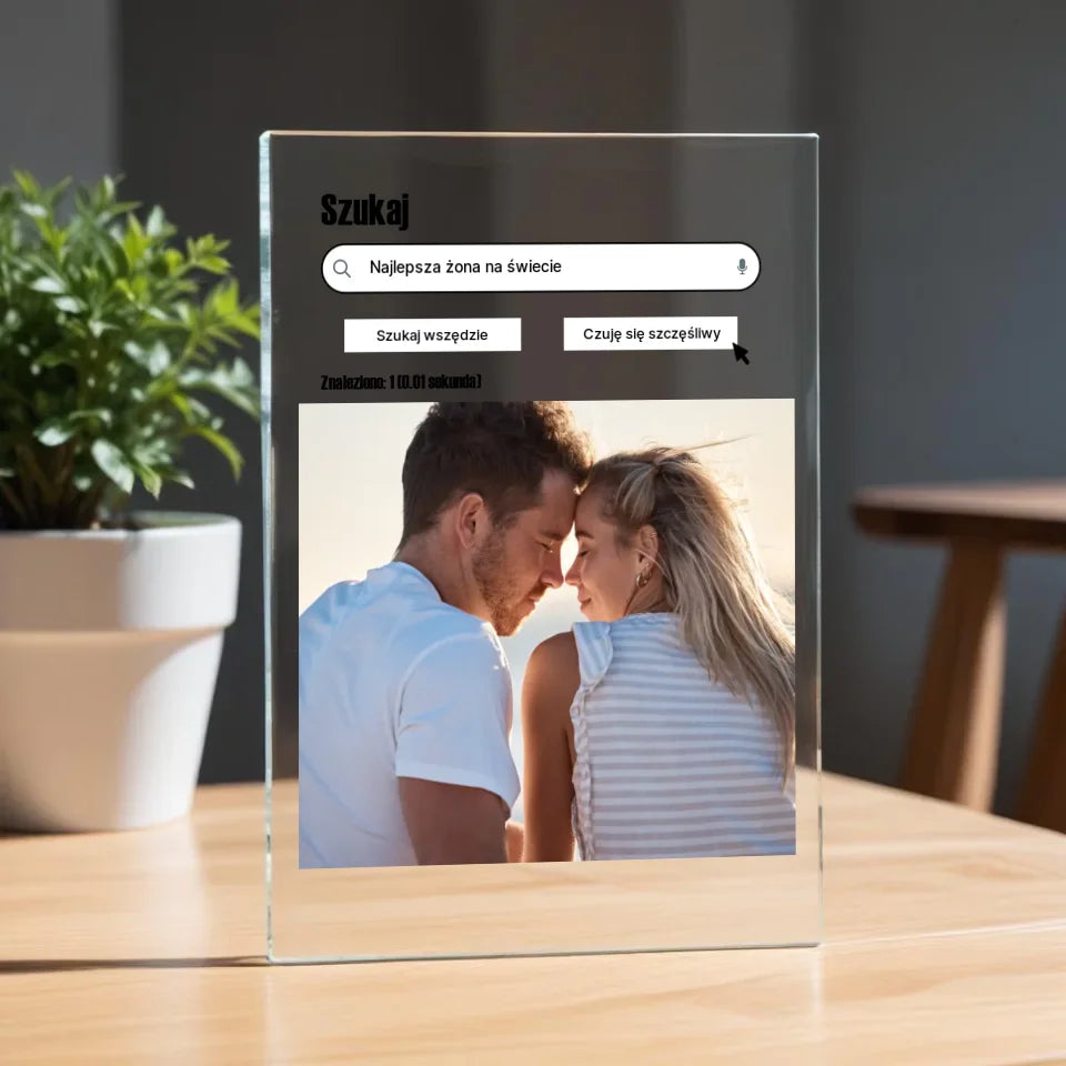 pikaso_reimagine_A-clear-glass-plaque-on-a-wooden-table-with-a-blur (18)