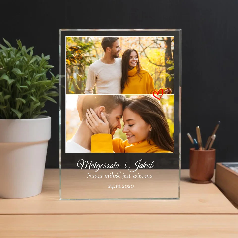 pikaso_reimagine_A-clear-glass-plaque-on-a-wooden-table-with-a-city (3)