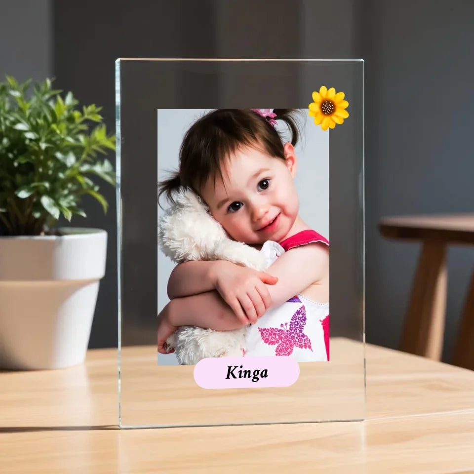 pikaso_reimagine_A-clear-glass-plaque-on-a-wooden-table-with-a-blur (18)