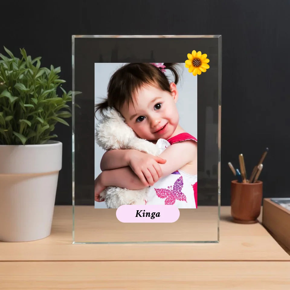 pikaso_reimagine_A-clear-glass-plaque-on-a-wooden-table-with-a-city (3)