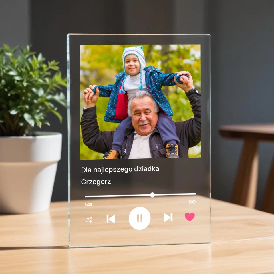 pikaso_reimagine_A-clear-glass-plaque-on-a-wooden-table-with-a-blur (18)