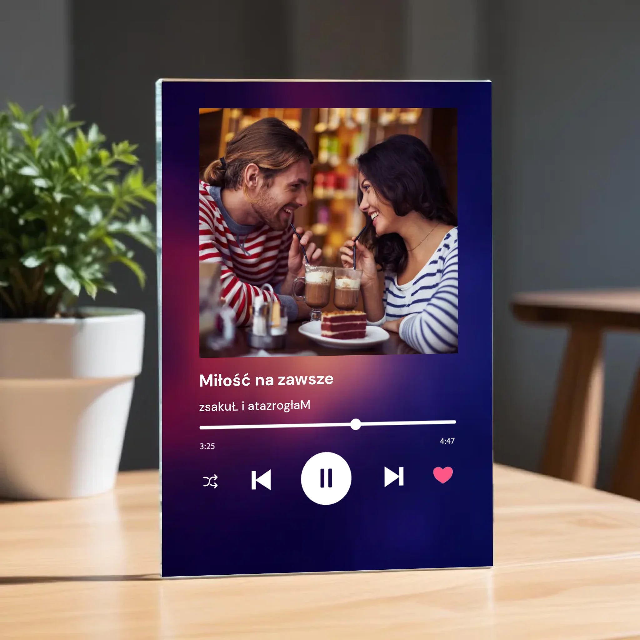 pikaso_reimagine_A-clear-glass-plaque-on-a-wooden-table-with-a-blur (18)