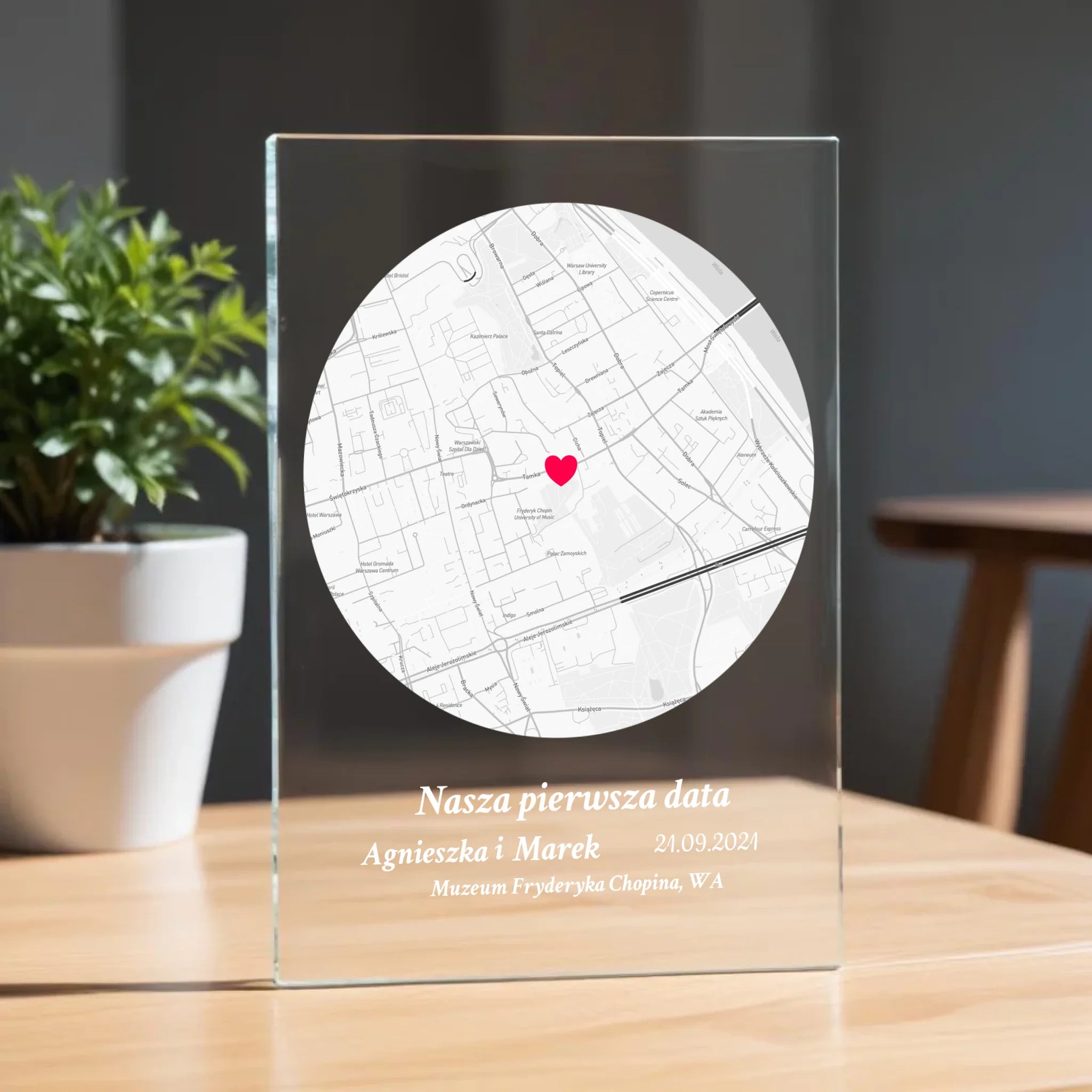 pikaso_reimagine_A-clear-glass-plaque-on-a-wooden-table-with-a-blur (18)